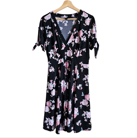 Torrid Short Sleeve Floral V-Neck Dress Womens Size 0x - Picture 1 of 7